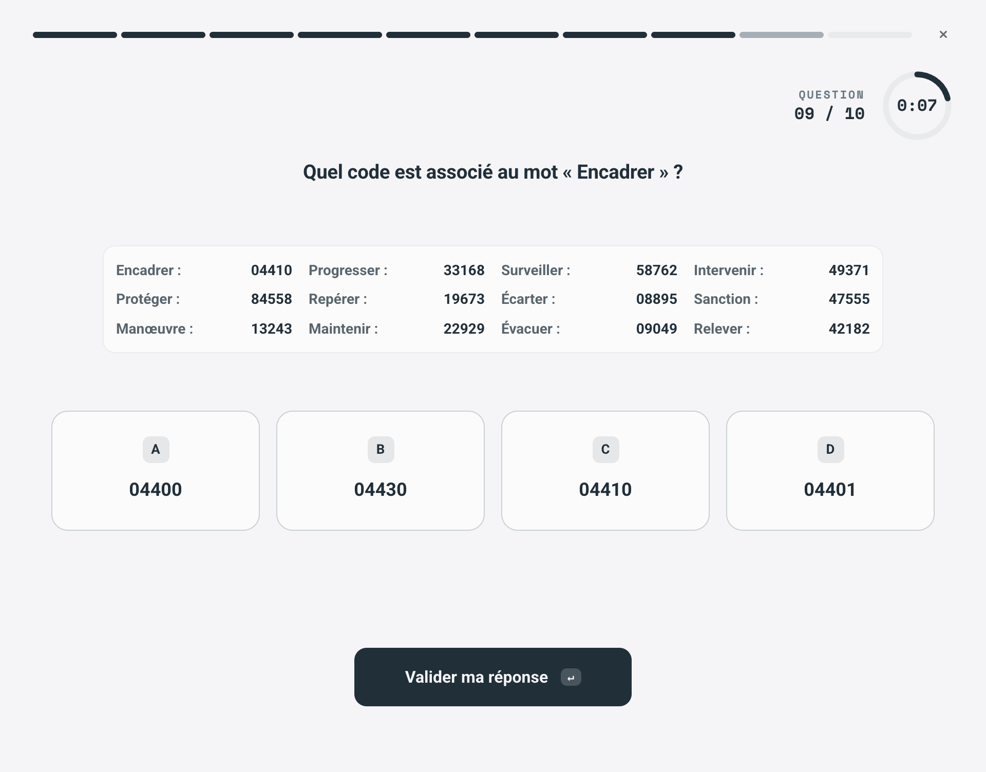 Exemple de vitesse de codage, niveau difficile : une table de douze mots avec des codes à cinq chiffres, et le code du mot Encadrer à retrouver